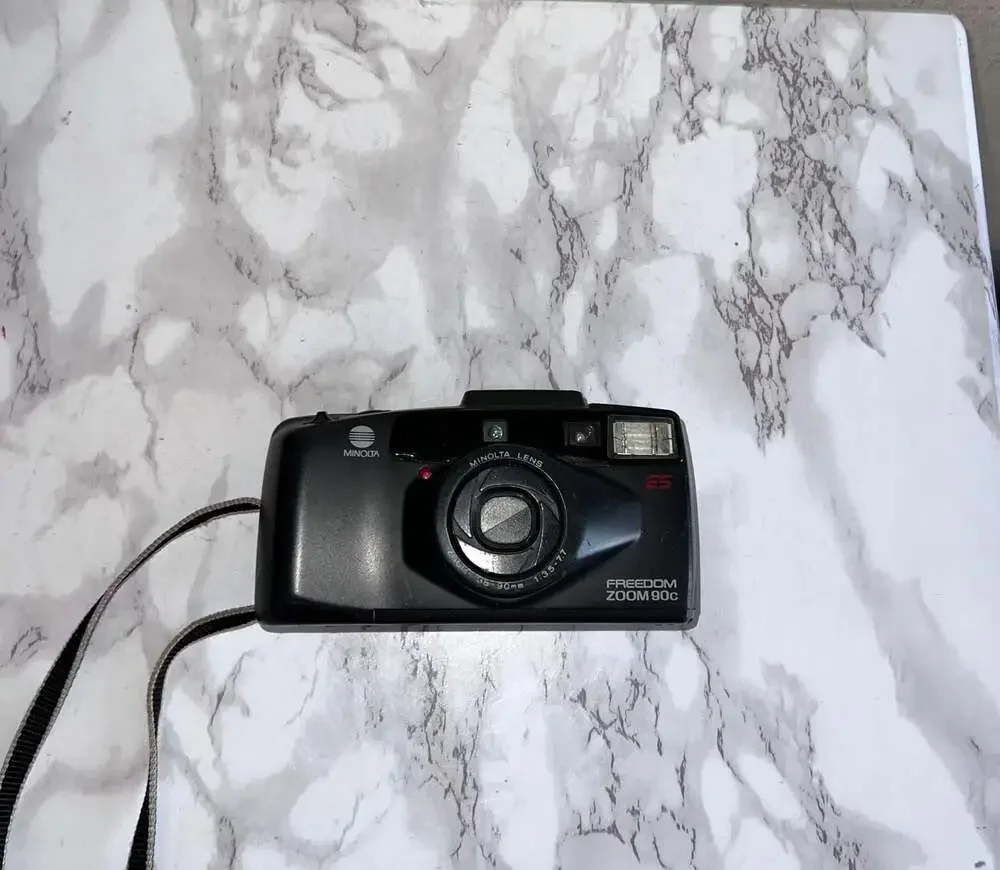Minolta Freedom Zoom 90c ES 35mm Point & Shoot Film Camera